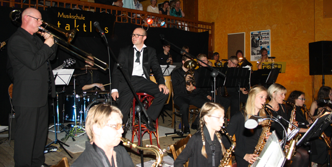 Everybody needs somebody – Big Band Konzert der Musikschule taktlos im Bullentempel