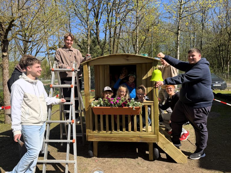 Rendsburg: Zirkuswagen für das Außengelände der Kita Stadtpark