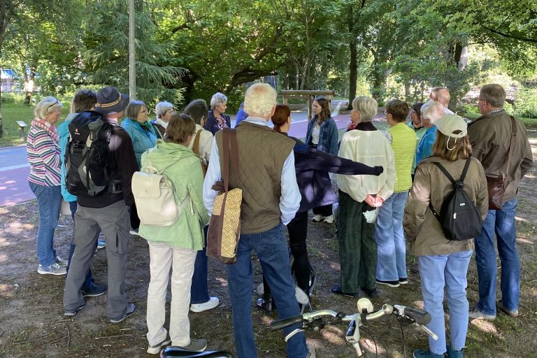Großes Interesse beim zweiten Klimafolgenspaziergang durch Rendsburg